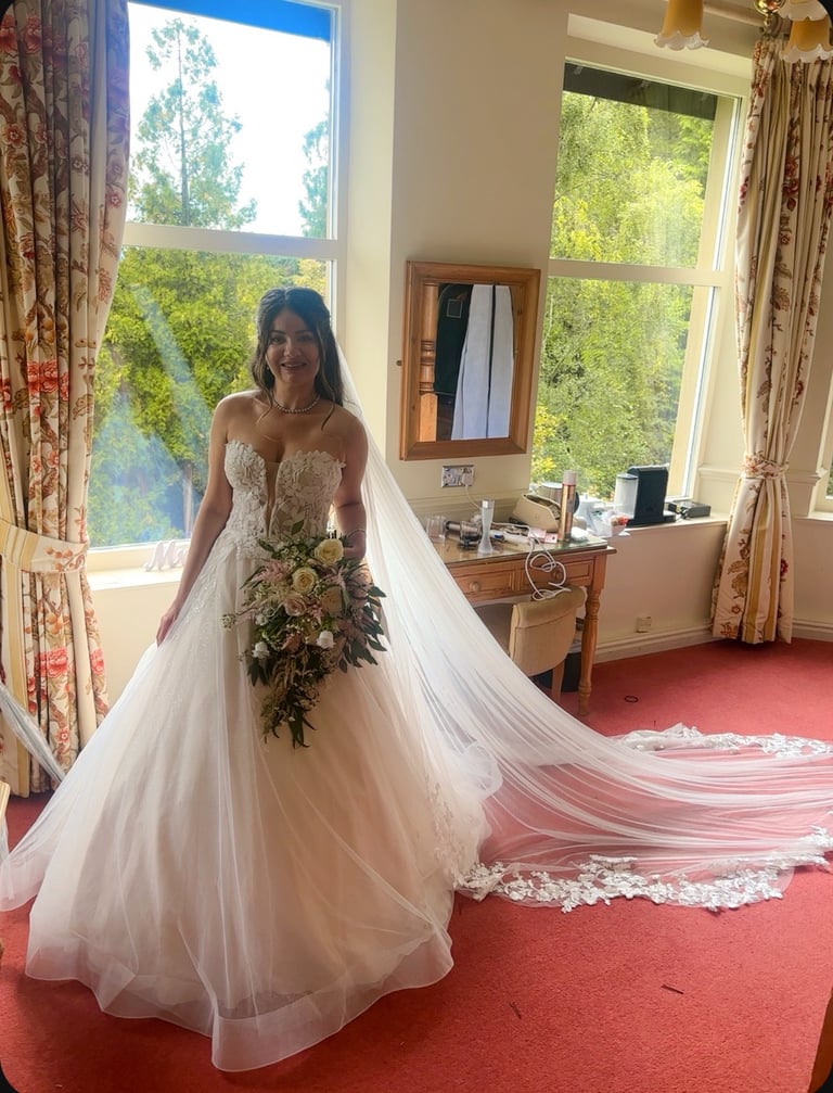 Dream Wedding Dress + Long Veil + Petticoat