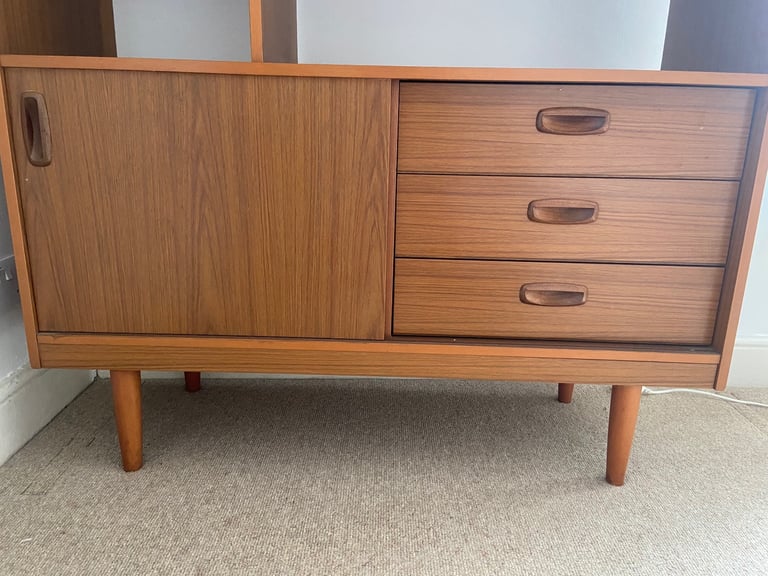 Large cabinet/bookshelf 