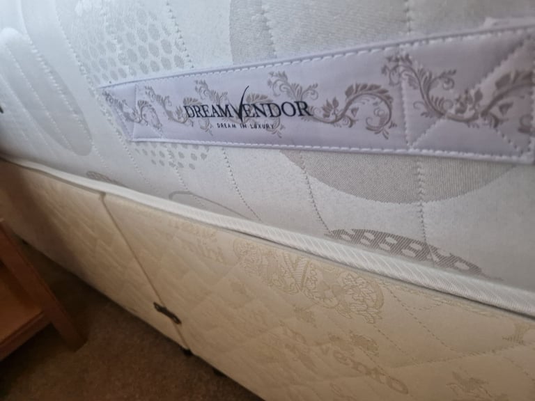 Doubledivan bed complete