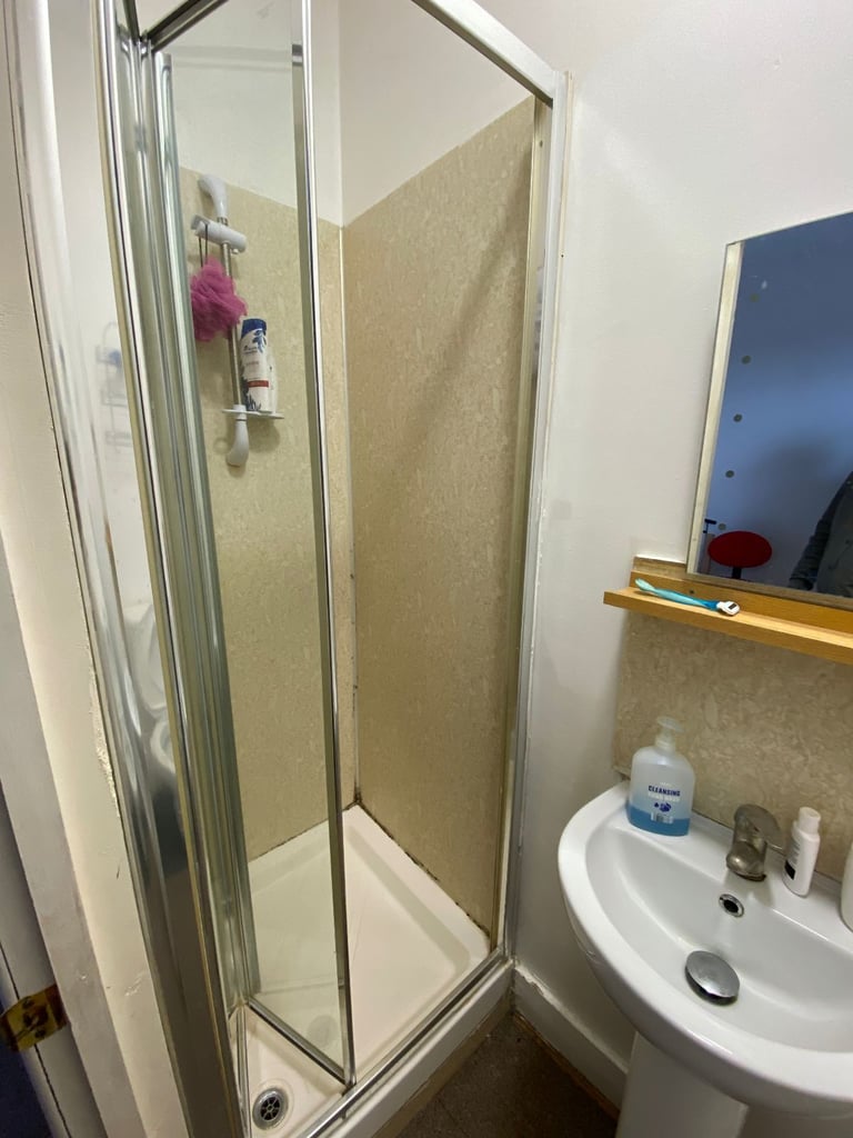 BEAUTIFUL ENSUITE DOUBLE ROOM TO RENT IN HOUNSLOW 
