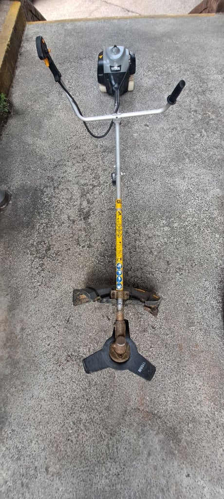 image for Strimmer / bush cutter