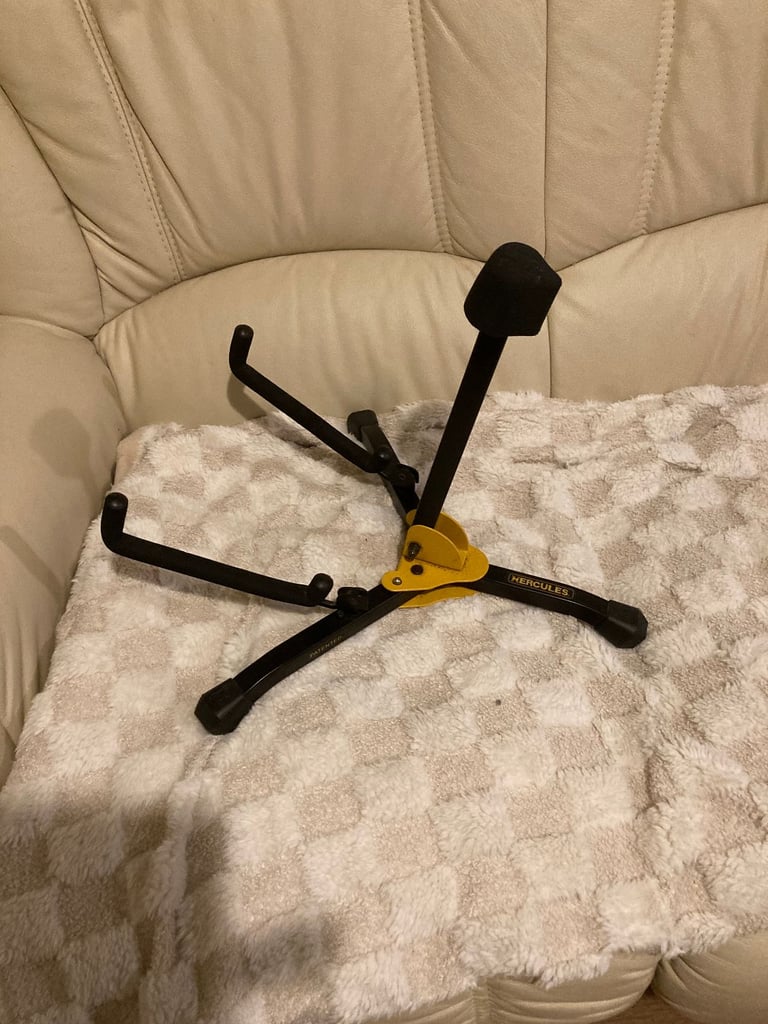 @@  HERCULES ACOUSTIC GUITAR STAND & KEYBOARD STAND .. BOTH IN V.G.C.  @@