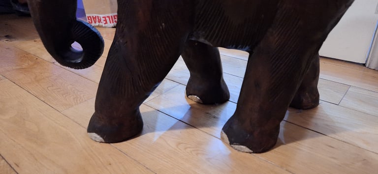 Amazing Elephant (15kg) Hand carved wood, in one piece. An eye catcher imported from Thailand