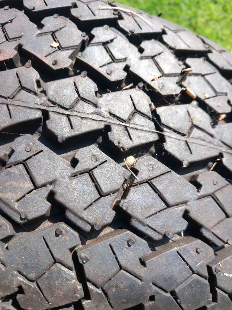 Dunlop sp99 185-15 tubeless radial tyre NEW 