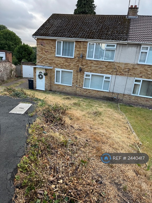 2 bedroom flat in Grange Crescent, Halesowen, B63 (2 bed) (#2440417)