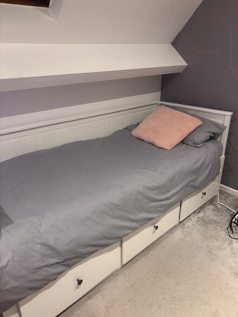 image for Hemnes IKEA Day bed