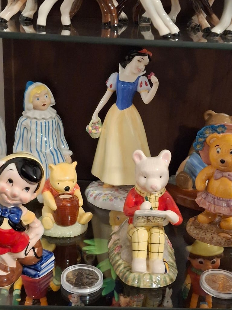 A REALLY BEAUTIFUL SELECTION OF FIGURINES SOME QUITE RARE ALL IN IMMACULATE CONDITION 