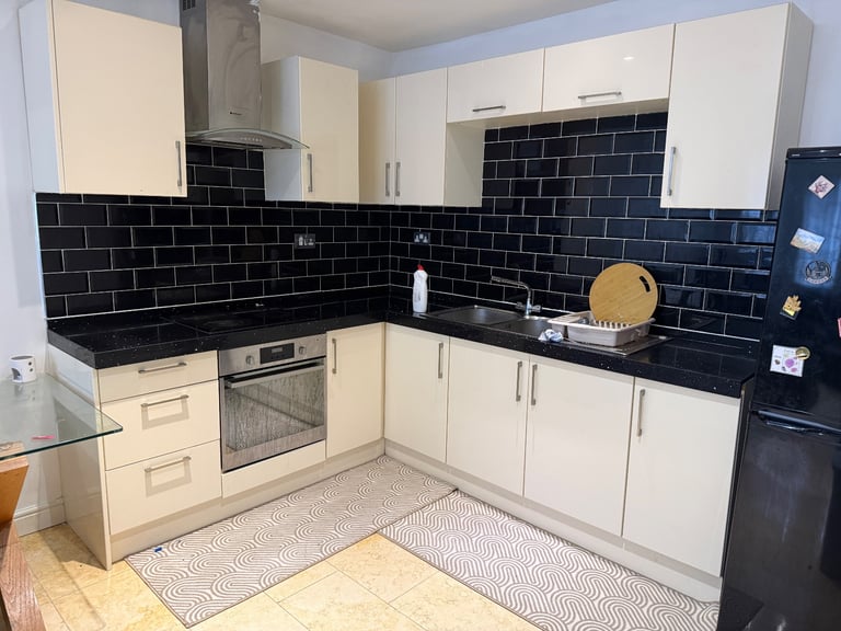 1 bedroom apartment / flat