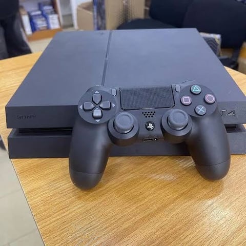 PS4 fat second hand with controller in Morden, London Gumtree