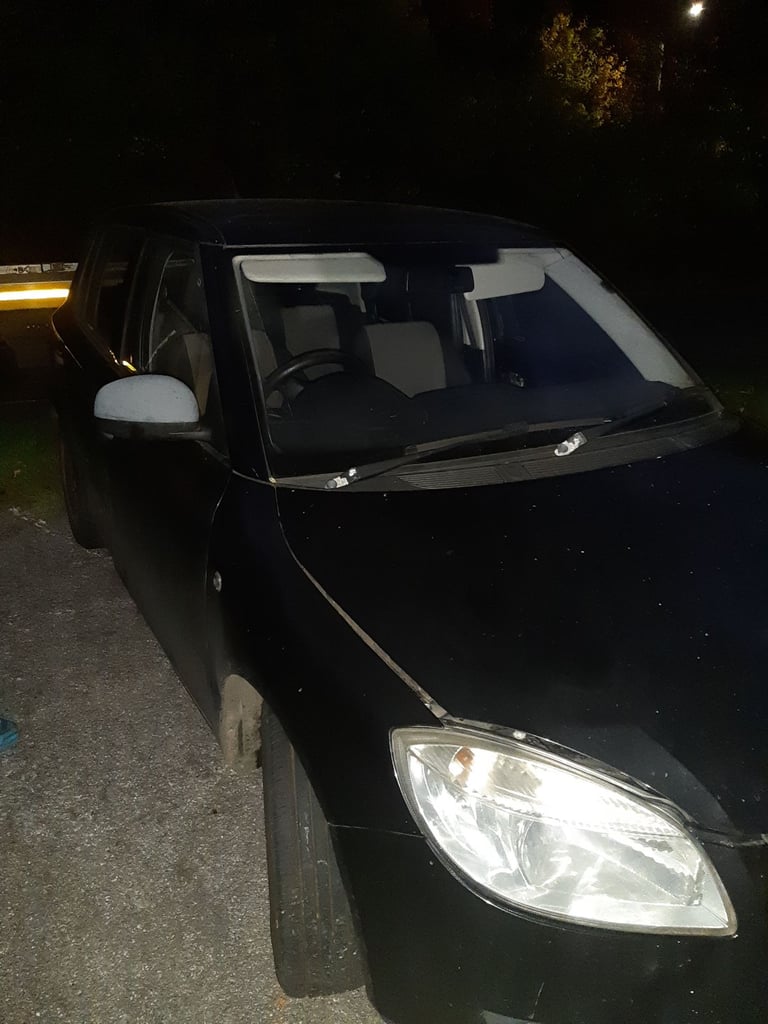 2009 skoda fabia 1.4 petrol breaking 