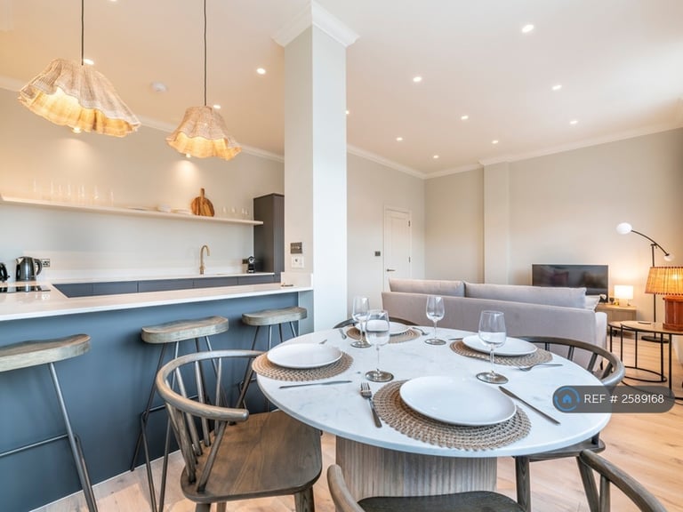 2 bedroom flat in Heath Road, London, TW1 (2 bed) (#2589168)