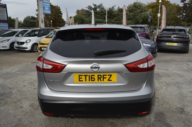 2016 Nissan Qashqai 1.2 DiG-T N-Connecta 5dr Xtronic 2016 3 OWNER SAT NAV AUTO HATCHBACK Petrol A...