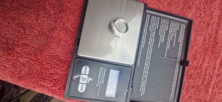 9ct carat white gold ring set with diamonds 