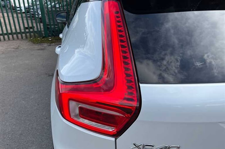 2020 Volvo XC40 2.0 B4P R DESIGN Pro 5dr Auto ESTATE PETROL Automatic
