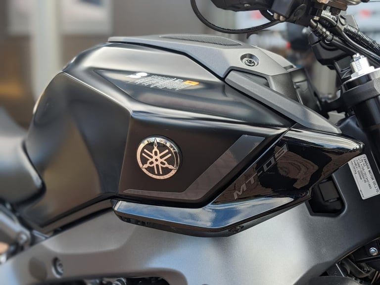 YAMAHA MT-09 2025 - AKRAPOVIC SYSTEM - EVOTECH EXTRAS - NEW REAR TYRE - HOTGRIPS