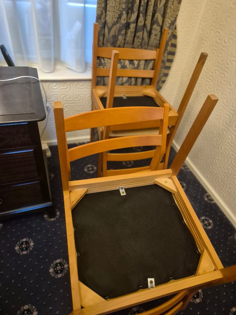 Free dining room furniture 