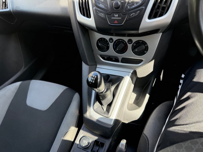 2012 Ford Focus 1.6 Zetec 5dr HATCHBACK Petrol Manual