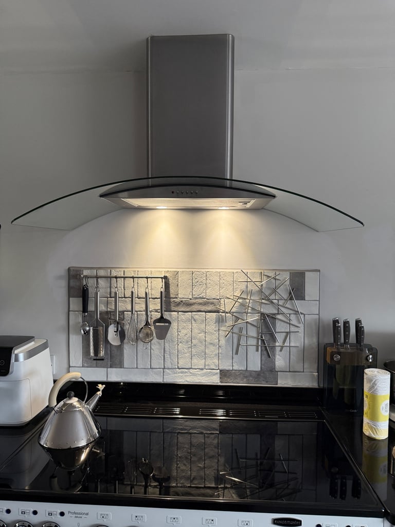 CDA ECP Stainless Steel Extractor Hood with curved glass