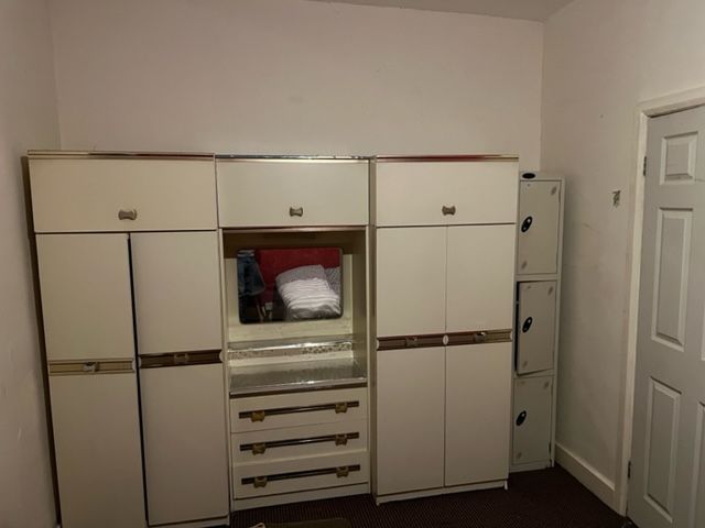 Cosy double room close to center and University. Starts from £135p/w