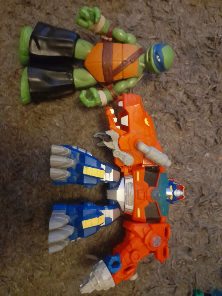 Large kids figures turtle and transformersLarge kids figures turtle and transformers