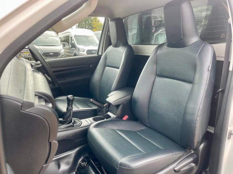 Toyota Hilux D-4D 150 ACTIVE 4WD SINGLE CAB WITH TRUCKMAN TOP