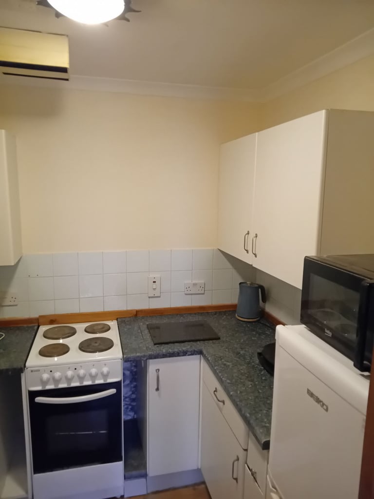 ONE BEDROOM WEST END GLASGOW PARTICK FURNISHED FLAT  £1035 pcm