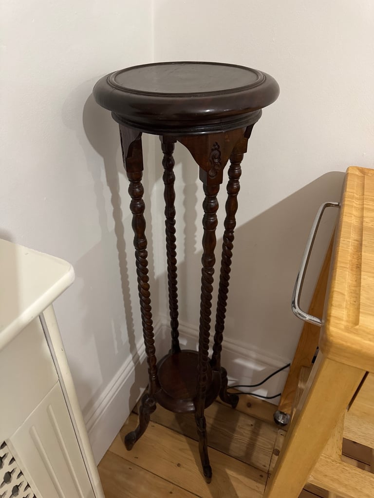 image for Elegant Antique-Style Wooden Plant Stand / Side Table