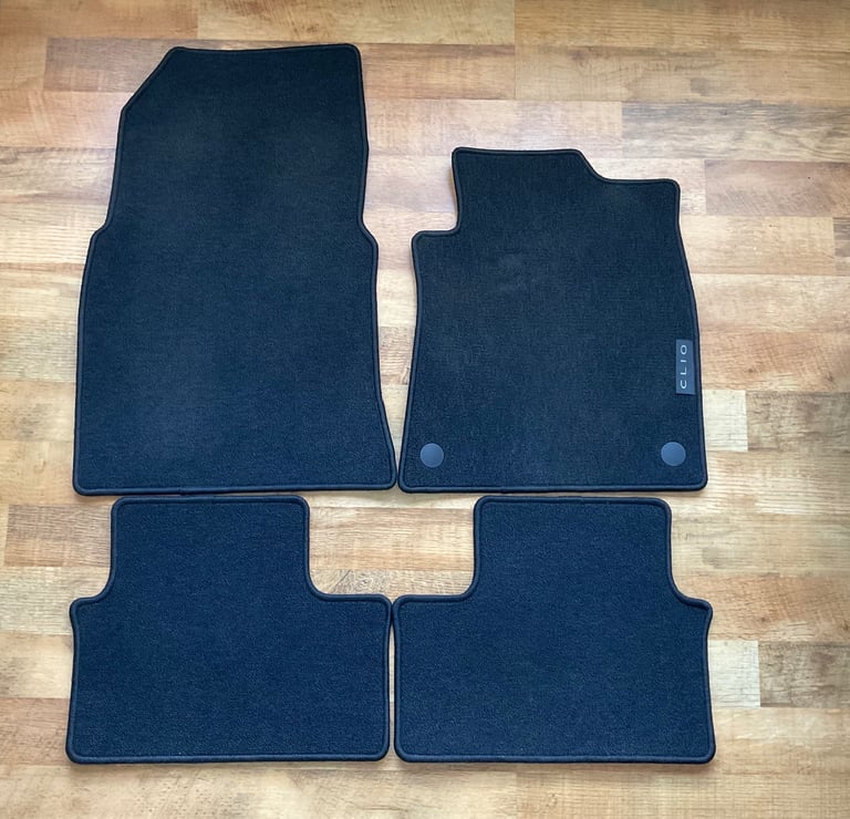 ***READ FULLY*** - As New Genuine Renault Clio Mark 5 (V) Car Mats