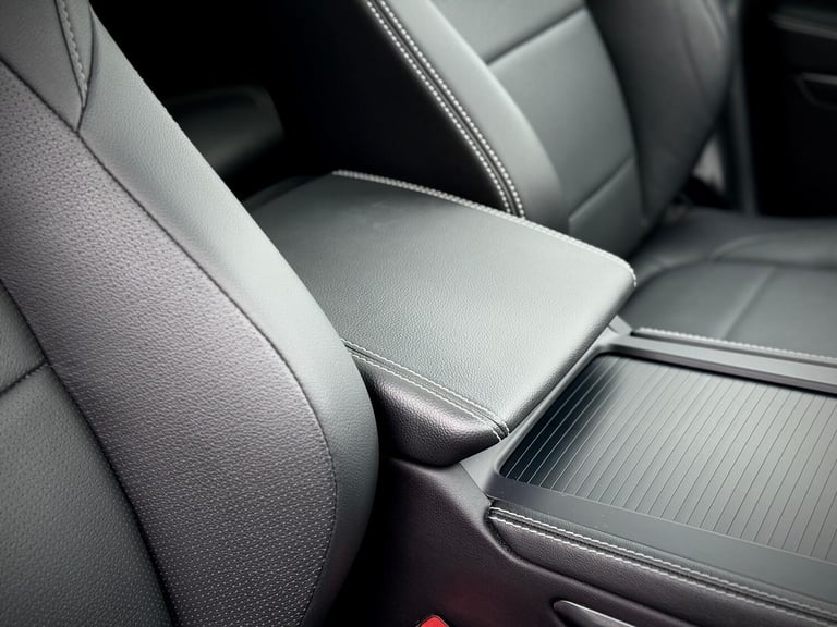 2024 Jaguar F-Pace 2.0 D200 MHEV R-Dynamic SE Black SUV 5dr Diesel Auto AWD Euro 6 (s/s) (204  ES...