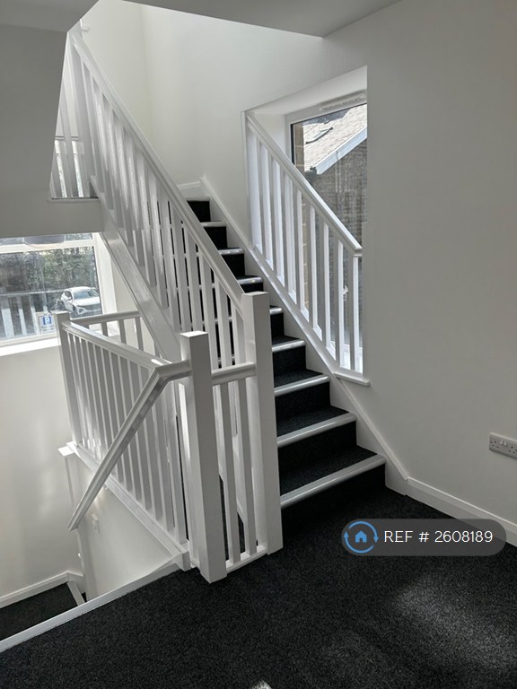 2 bedroom flat in Bury Road, Rawtenstall, Rossendale, BB4 (2 bed) (#2608189)