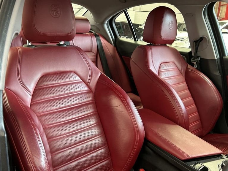 2018 Alfa Romeo Giulia 2.0T Veloce Saloon 4dr Petrol Auto Euro 6 (s/s) (280 ps) Saloon Petrol Aut...