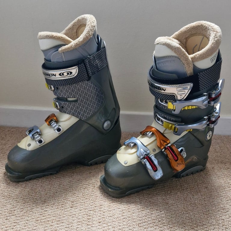 Ladies Salomon Irony Ski Boots 24 / UK 5
