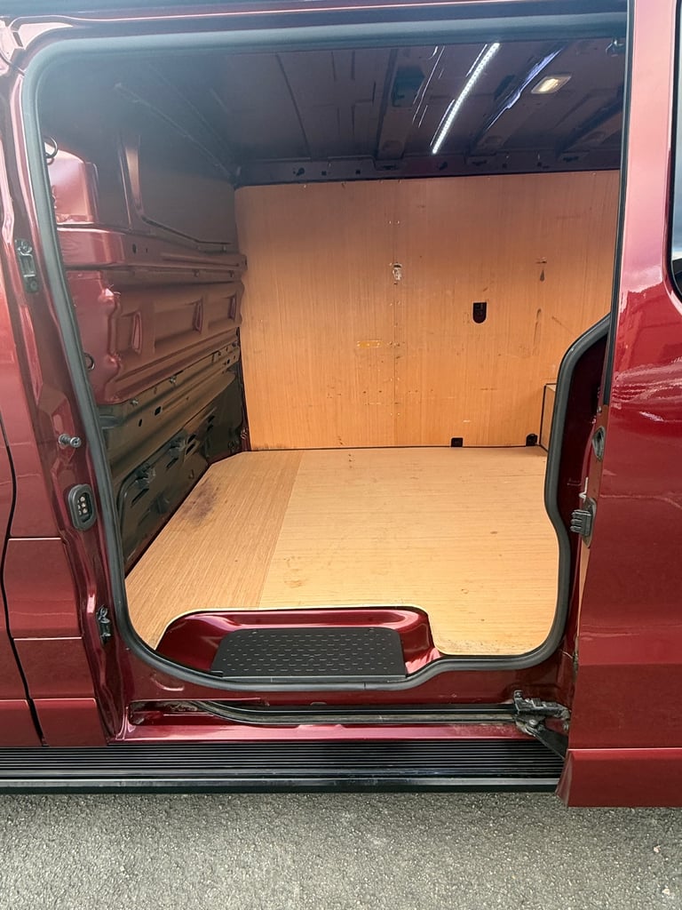 Renault Trucks Trafic , Exclusive Red edition Model 150 psi Automatic 