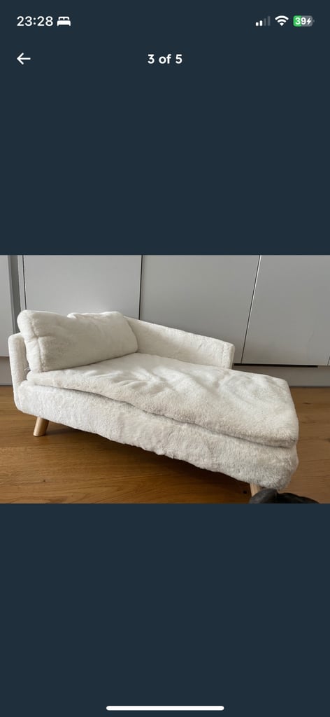 Cream fur pet chaise / sofa / bed