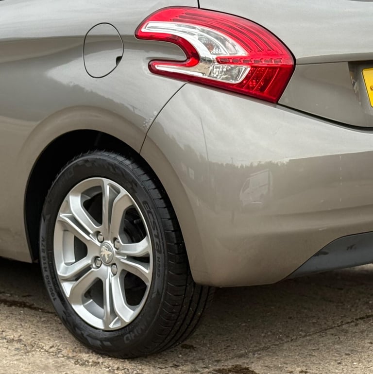 2015 Peugeot 208 1.2 VTi PureTech Allure Euro 5 3dr Petrol