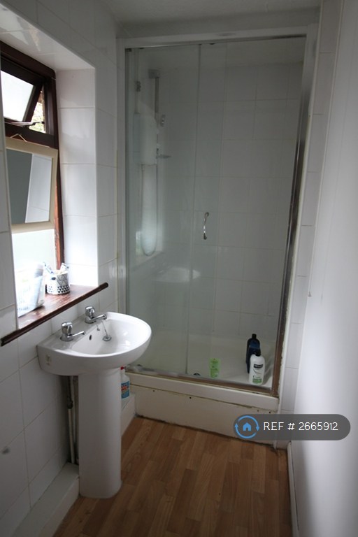 6 bedroom house in Rupert Road, Guildford, GU2 (6 bed) (#2665912)