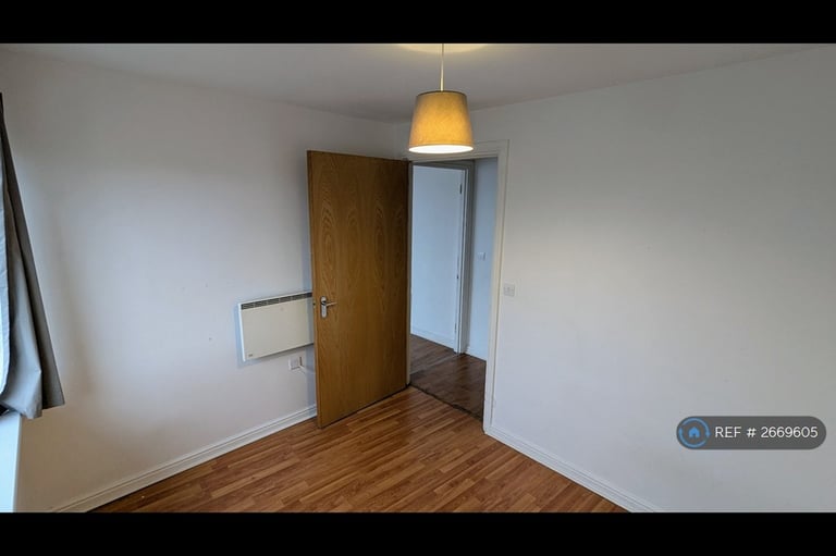 2 bedroom flat in Berberis House, Feltham, TW13 (2 bed) (#2669605)