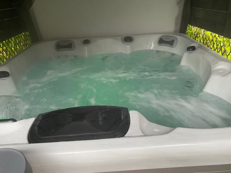 Aqua Hot Tub seats 5 £1,000 ono