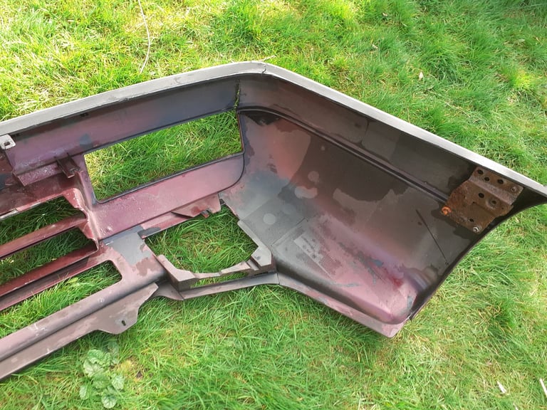 Citroen XM front bumper. Some damage (see pictures)