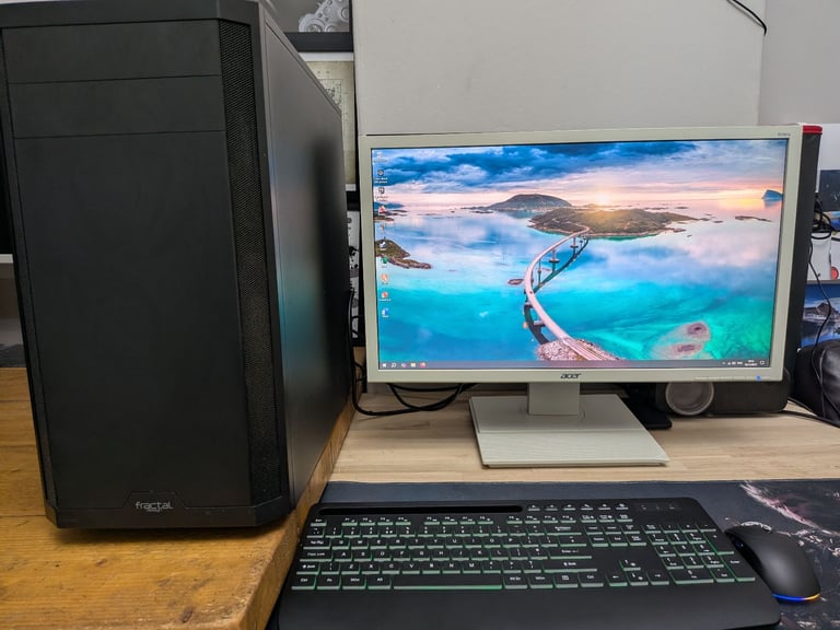 image for GAMING PC FRACTAL DESIGN i5 4690k GTX 970 4gb 240GB SSD 750GB HDD 16GB RAM 24" MONITOR RGB MINECRAFT