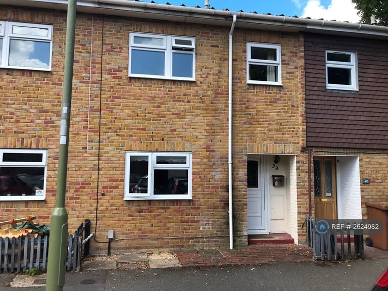 3 bedroom house in Launcelot Close, Andover, SP10 (3 bed) (#2624982)