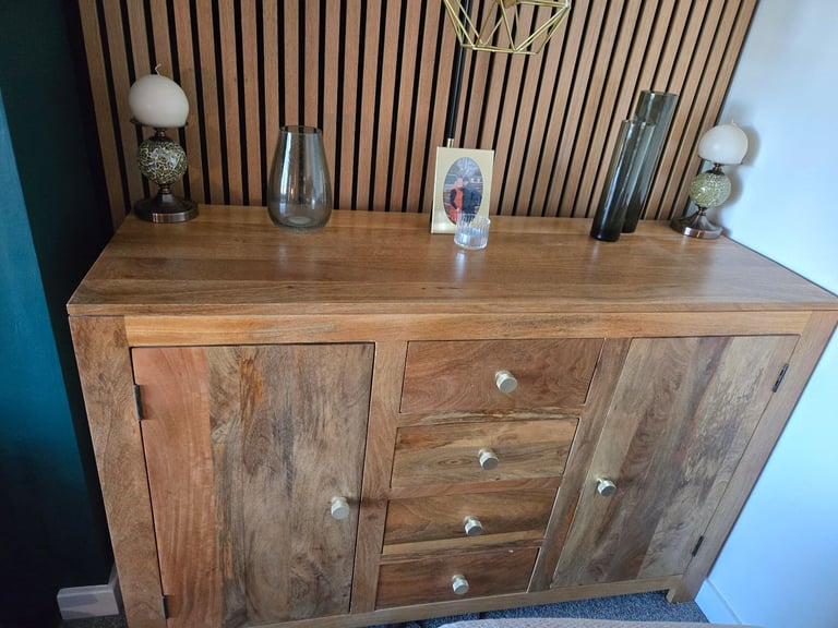 Beautiful solid oak sideboard 