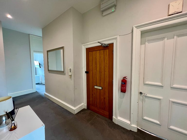 5 bedroom flat in Thirlestane Road, Marchmont, Edinburgh, EH9 1AS