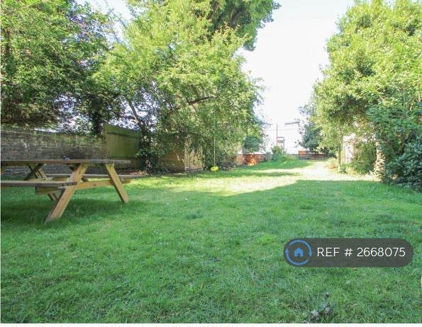 2 bedroom flat in Manor Park, London, SE13 (2 bed) (#2668075)