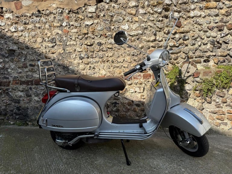 PIAGGIO VESPA - 2016 Petrol Manual in Grey
