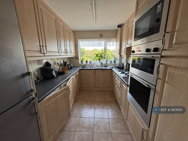 2 bedroom flat in Queens Road, Frinton-On-Sea, CO13 (2 bed) (#2676011)