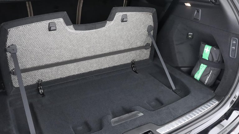 2025 Volvo XC90 T8 PHEV AWD Ultra Dark (Sunroof, 360 Camera, Bowers &amp; Wilkins Sound) ESTATE P...