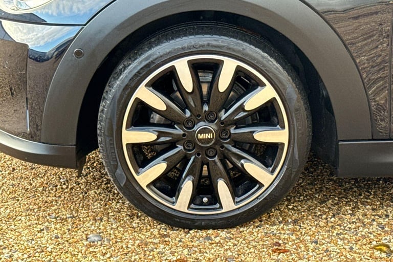 2022 MINI Hatch 1.5 Cooper Exclusive Hatchback 3dr Petrol Steptronic Euro 6 (s/s) (136 ps) HATCHB...