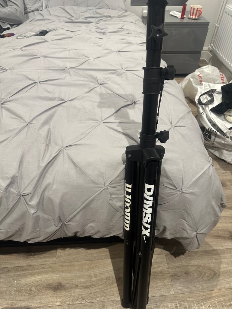 image for Unicorn tri dartboard stand (like new )