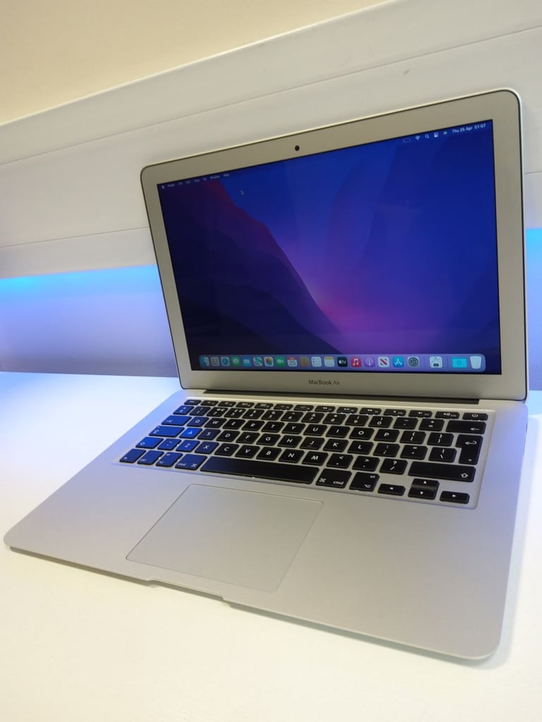 **APPLE MACBOOK AIR 13.3 INCH - 1.6GHZ I5 - 128GB SSD - 8GB RAM -MJVM2B/A 2015**